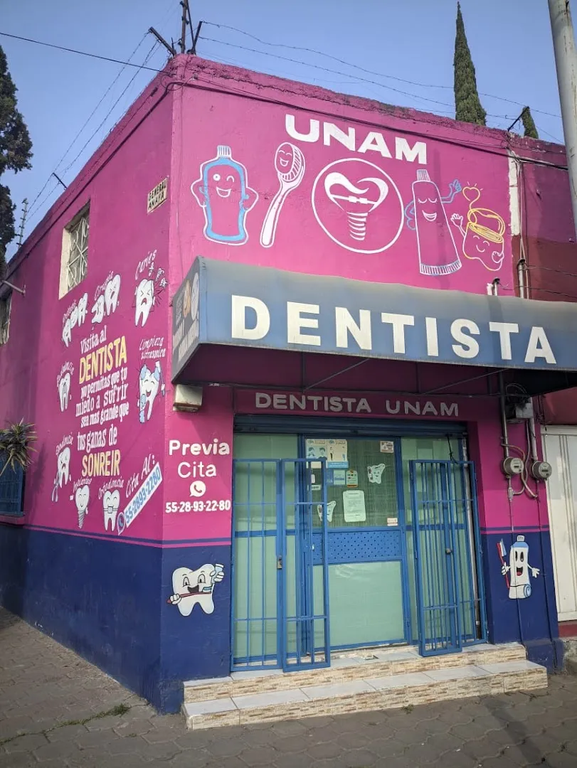 Fachada del consultorio de Odontología Torres, con el rótulo Dentista